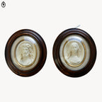 Paire de cadres reliquaires verre bombé ovale bois Christ et Marie calcaire pétrifié ancien Napoléon 3