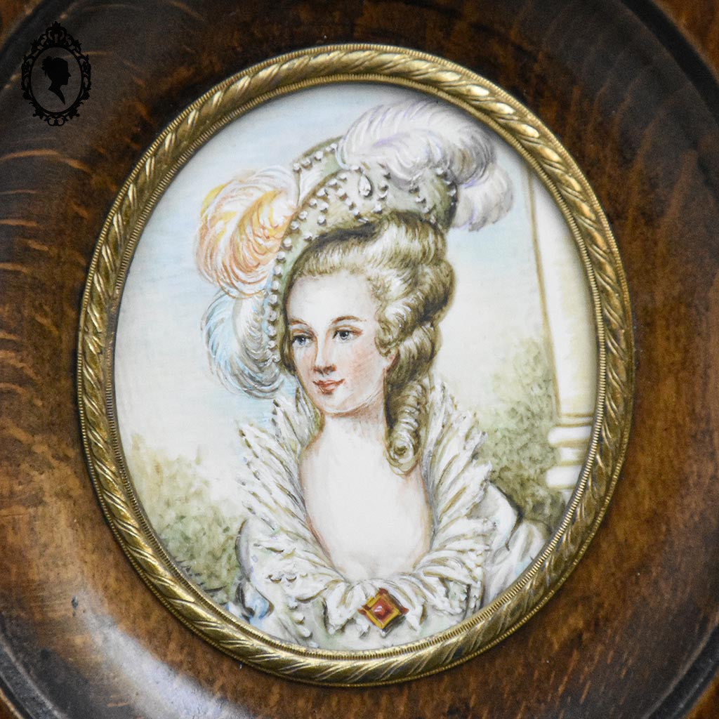 Petit cadre miniature portrait médaillon femme coiffe élégante sur ivoire ancien