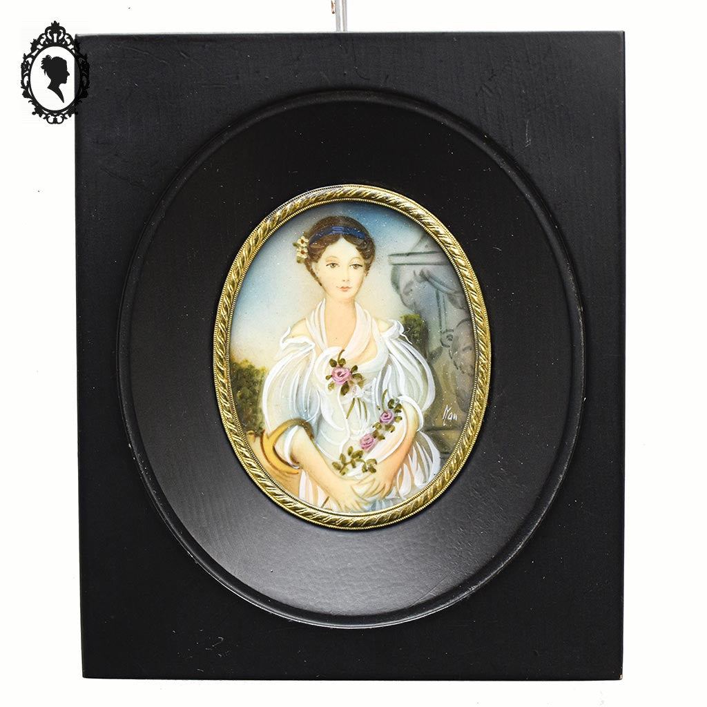 Petit cadre miniature portrait médaillon femme élégante sur ivoire La cruche cassée grecque ancien