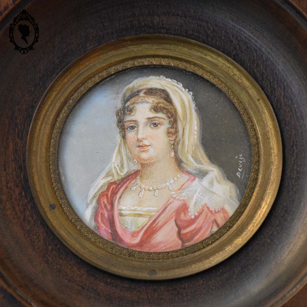 Petit cadre miniature portrait médaillon femme sur ivoire signé Deveze ancien
