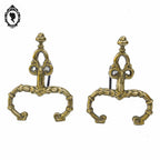 Petite et fine paire de chenets en bronze doré style Louis XV accessoire de cheminée ancien