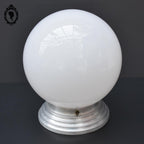 Plafonnier lustre globe rond blanc boule opaline vintage 1950