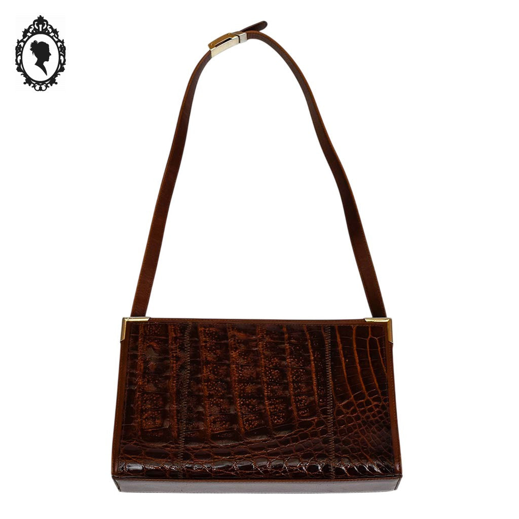 Sac à main cuir croco marron porté épaule femme chic vintage