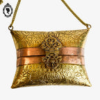 Sac soirée aumônière laiton cuivre forme oreiller coussin ancien vintage chaînette