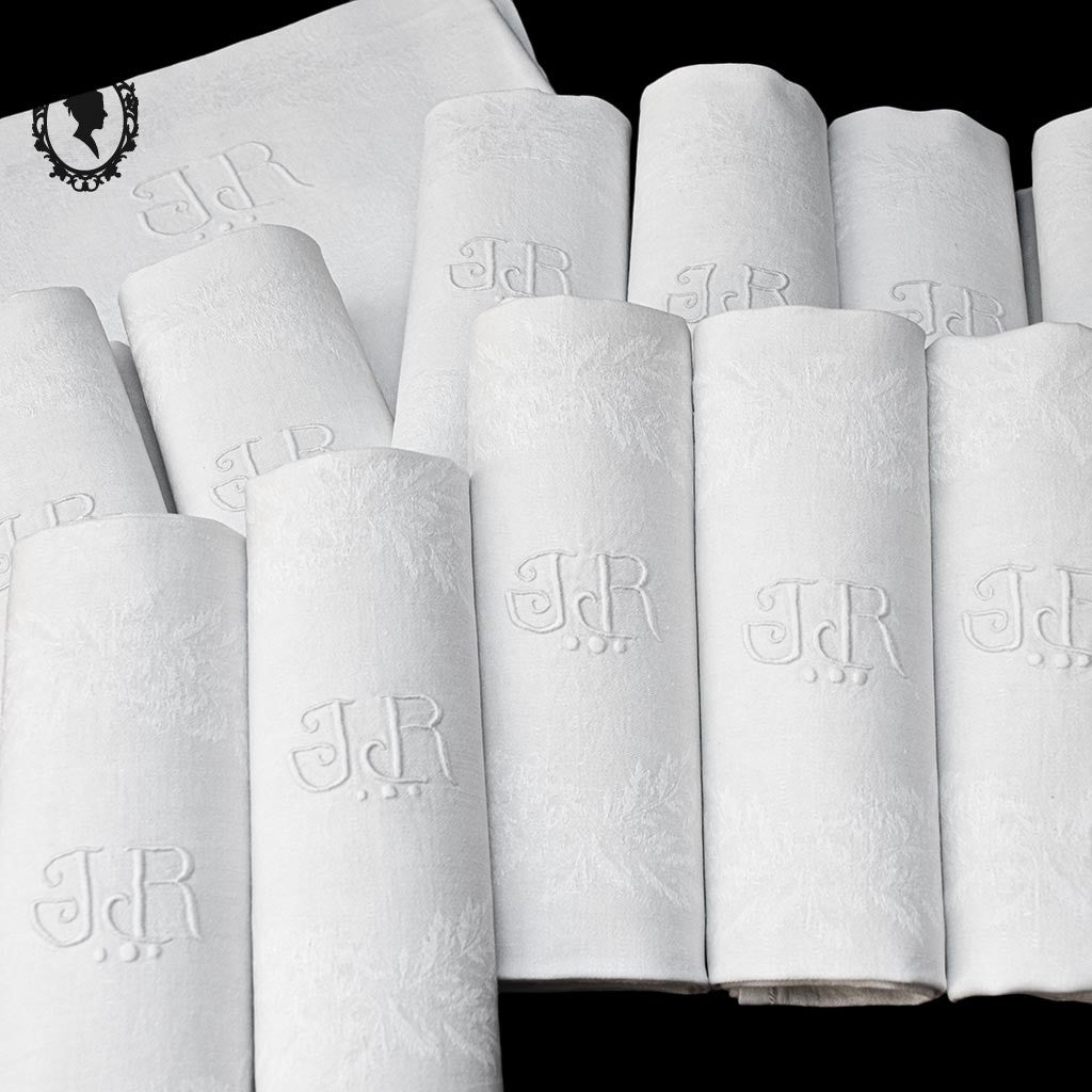 Service nappe et 12 serviettes de table anciennes damassées blanches monogramme JR
