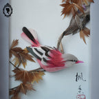 Adorable tableau oiseau rose cadre à relief chinois asiatique blanc gris noir plume vintage