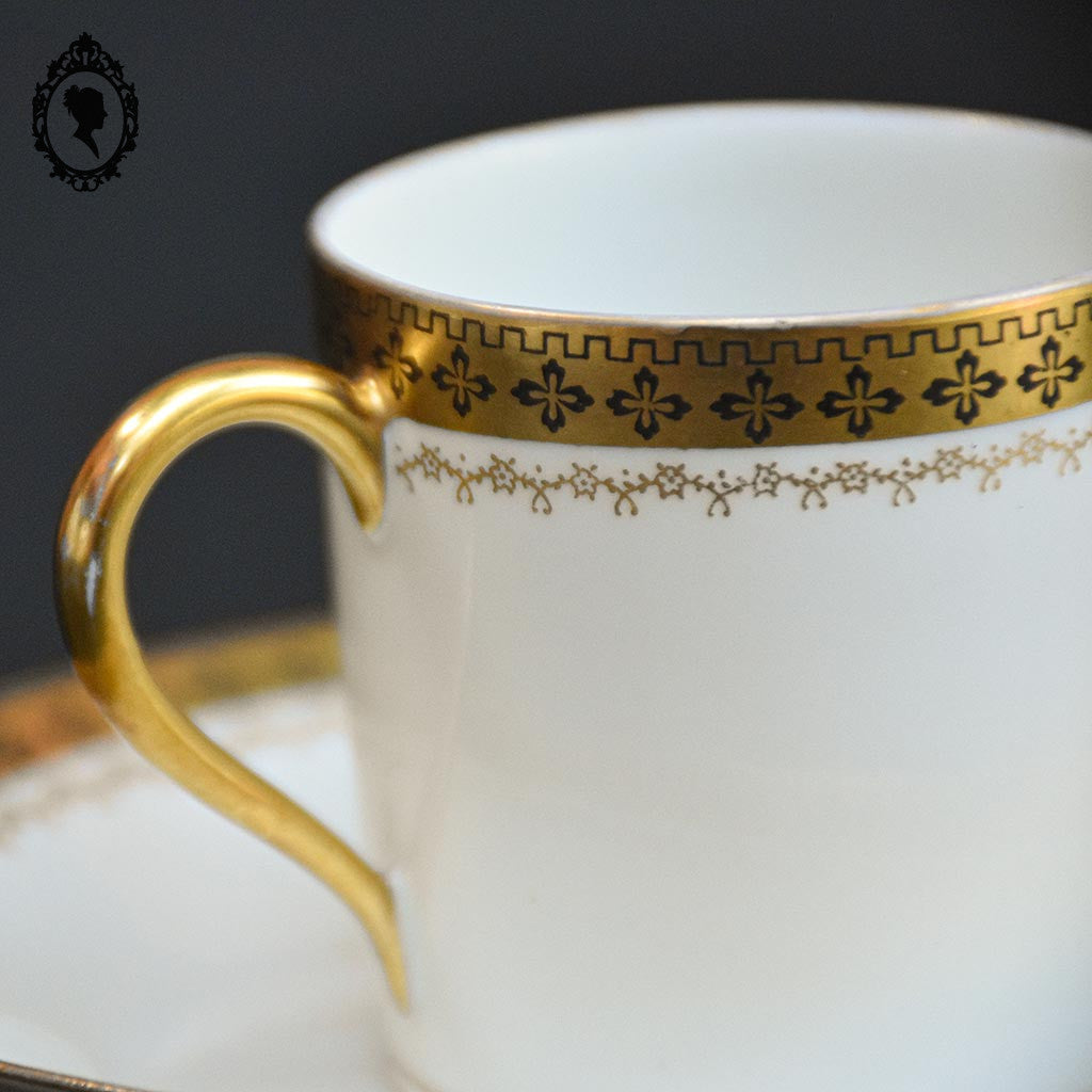 Tasse et sous tasse porcelaine blanche or décor croix G. D et C Limoges France