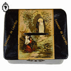 Tirelire boite souvenir de Lourdes ancienne en carton bouilli noir