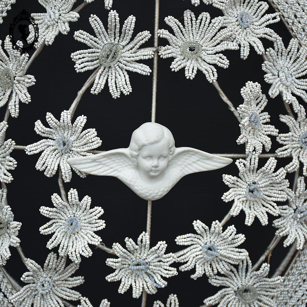 Couronne florale ange perles blanches objet de curiosité mortuaire ancienne 1900 H 76 cm