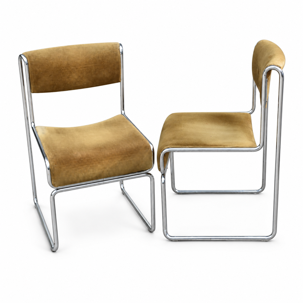 Paire de chaises traîneaux en velours côtelé ocre et métal tubulaire chromé vintage 1970
