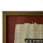 Tableau sur papyrus à décor égyptien, encadré doré