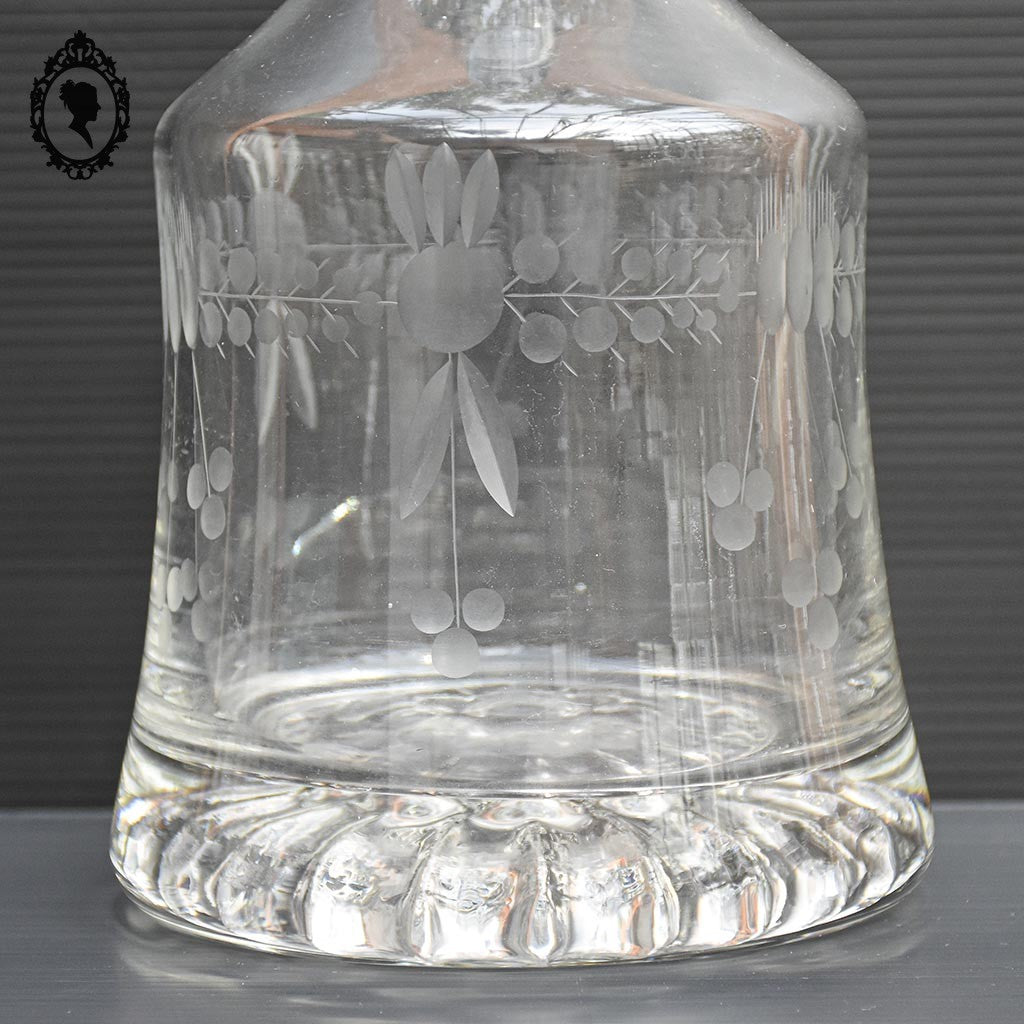 Belle carafe ancienne en verre blanc très épais avec bouchon Art déco