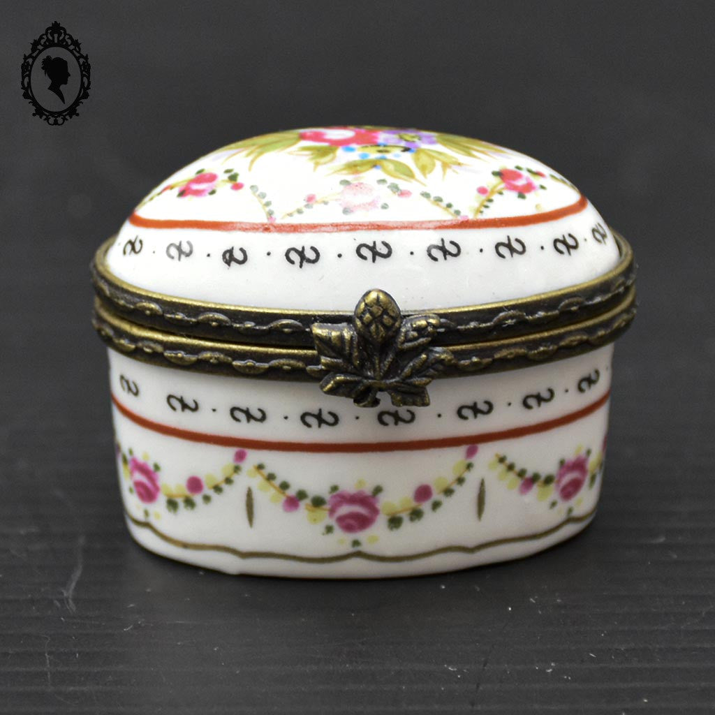 Boite à pilule porcelaine blanche fleurie rose « Porcelaine Art » vintage