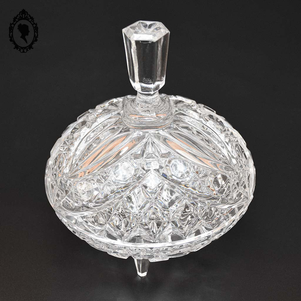 Bonbonnière drageoir poignée pointue en cristal blanc ciselé trépied vintage