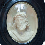Cadre reliquaire ovale noir verre bombé buste Christ calcaire pétrifié ancien Napoléon 3