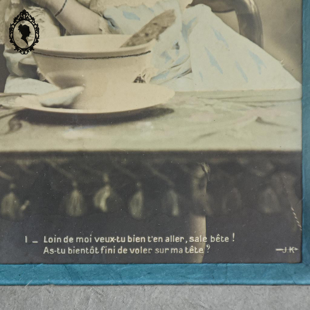 Carte postale petite fille 1900 joliment encadré gris et bleu objet unique