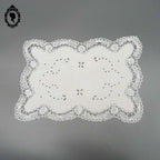 Centre de table en fil de lin blanc brodé main et dentelle rectangulaire