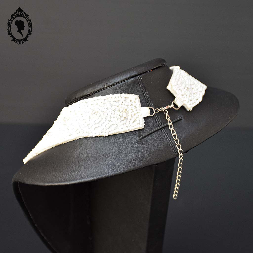 Collier col plastron blanc crème perles de rocaille