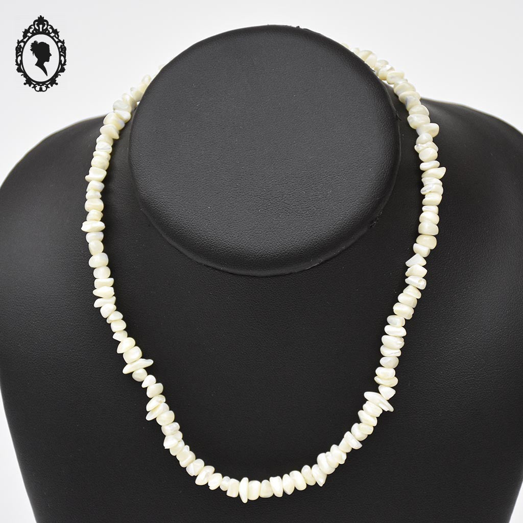 Collier en pierre de nacre crème blanc cassé chips vintage