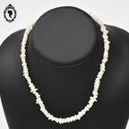Collier en pierre de nacre crème blanc cassé chips vintage