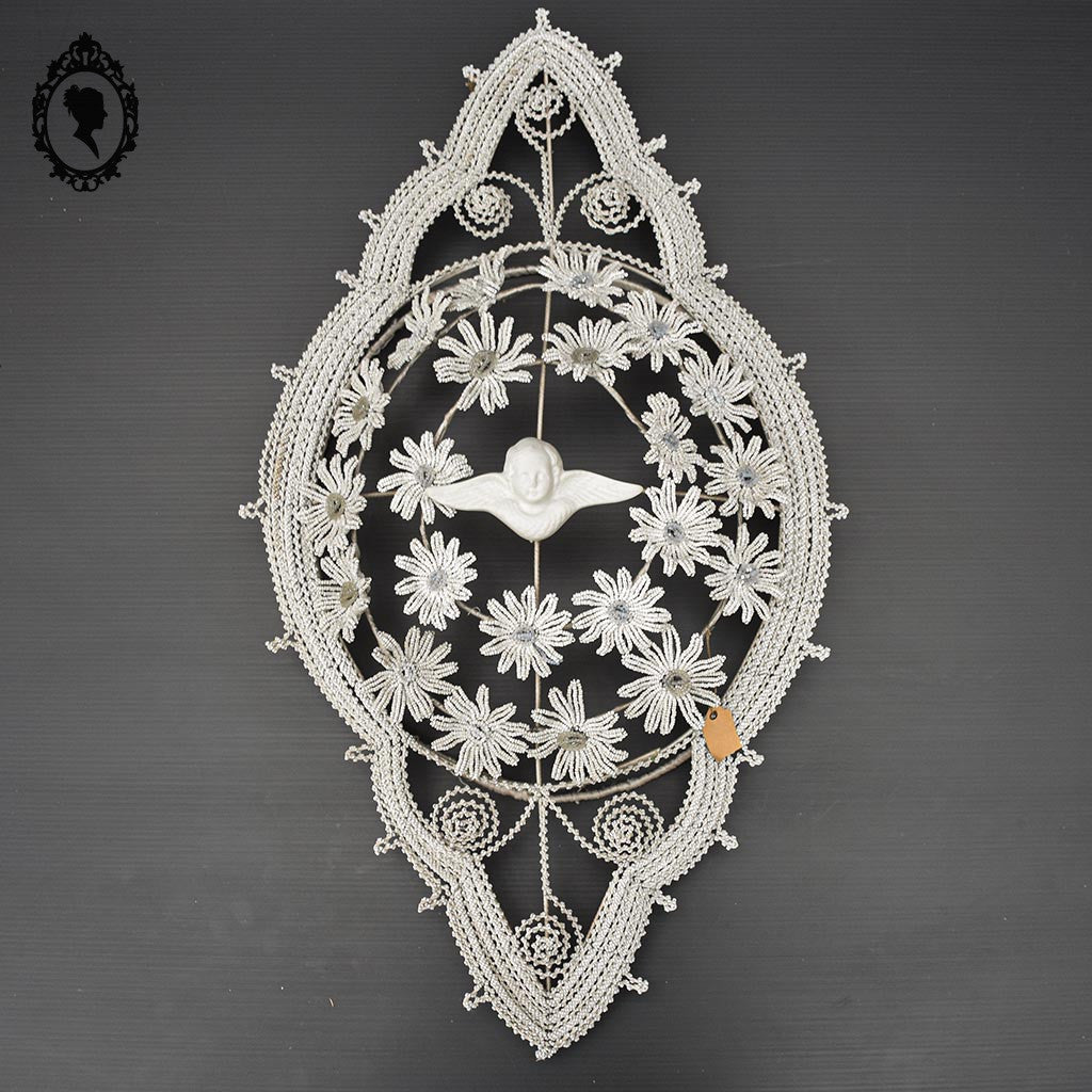 Couronne florale ange perles blanches objet de curiosité mortuaire ancienne 1900 H 76 cm