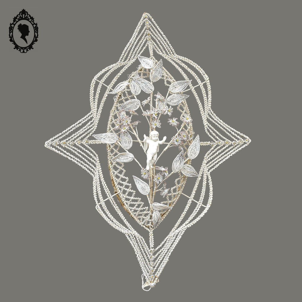 Couronne florale perles blanches objet de curiosité mortuaire ancienne 1900 H 75 cm