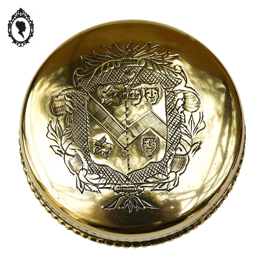 Jolie boite bonbonnière ronde dorée en laiton avec armoiries blason