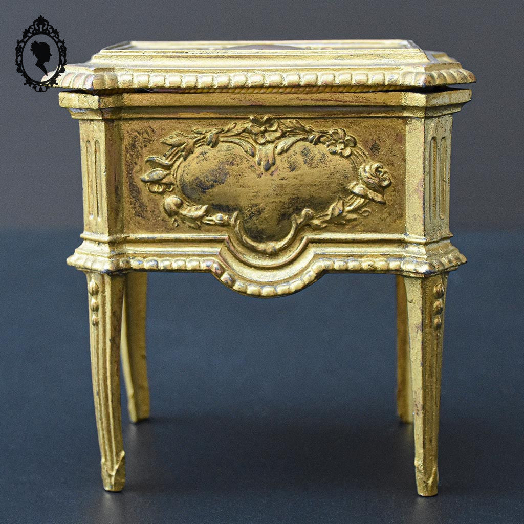 Jolie boite ou coffret à bijoux régule doré forme commode ancienne