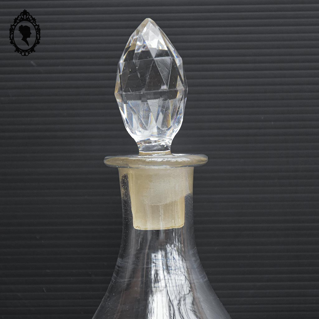 Jolie carafe ou flacon verre bouchon en pointe diamant ancienne