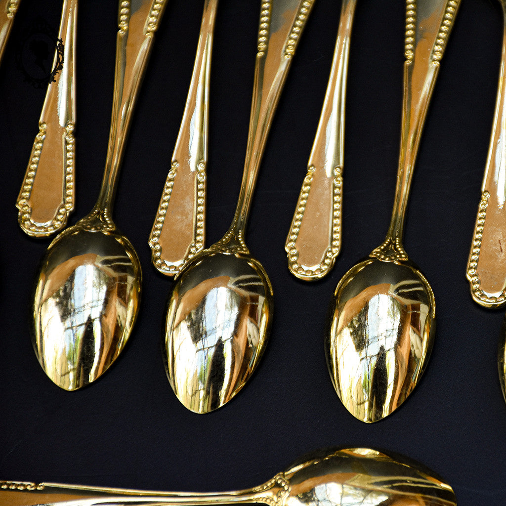 Lot 12 couverts petites cuillères métal or doré rang de perles vintage