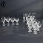 Lot 17 verres eau vin champagne sur pied en verre moulé multi facette