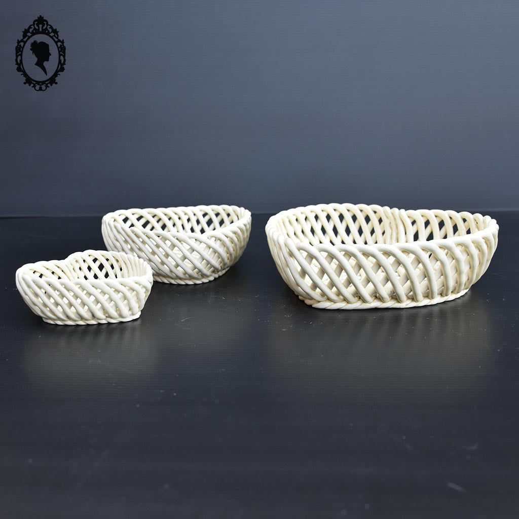 Lot 3 corbeilles gigognes en porcelaine tressée en forme de cœur beige vintage
