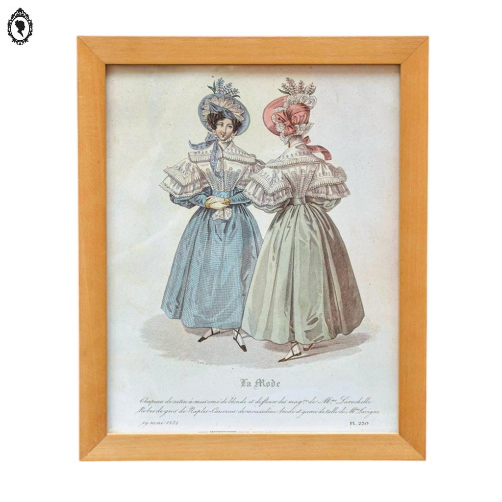 Lot 4 cadres de dames « La mode » robes anciennes H 35 cm