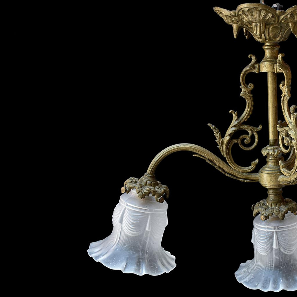 Lustre plafonnier bronze doré Napoléon III 4 lumières tulipes blanches ancien