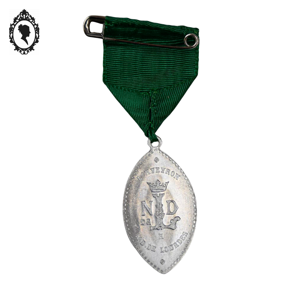Médaille religieuse grise ovale pointue Immaculée conception en fer blanc vintage