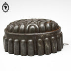 Moule à gâteaux cake en fer blanc gris ovale ancien