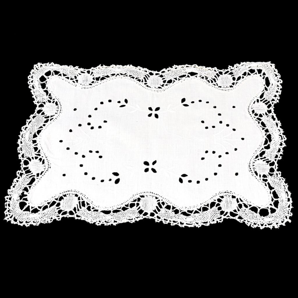 Napperon brodé blanc Richelieu rectangulaire 47 x 32 cm fait main vintage