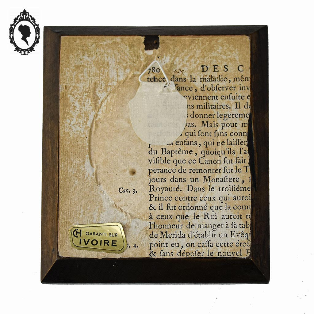 Petit cadre miniature portrait médaillon femme coiffe élégante sur ivoire ancien