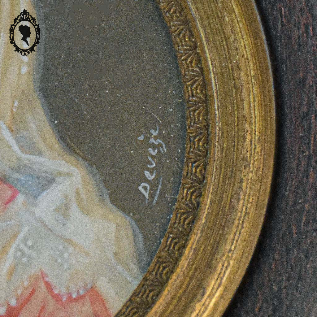 Petit cadre miniature portrait médaillon femme sur ivoire signé Deveze ancien