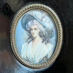 Petit cadre miniature portrait médaillon femme sur ivoire signé Marie Antoinette V. Lebrun ancien