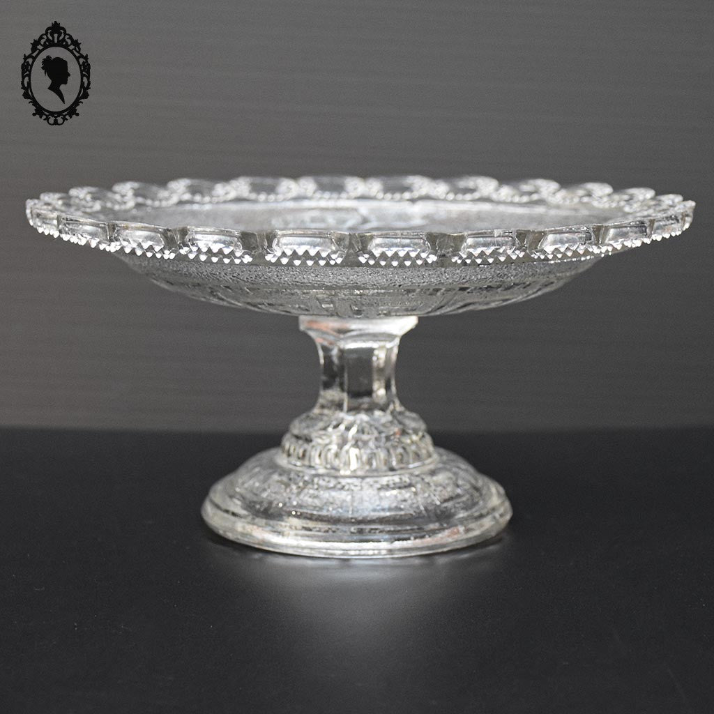 Petit compotier coupelle coupe serviteur plat sur pied en verre moulé ajouré festonné
