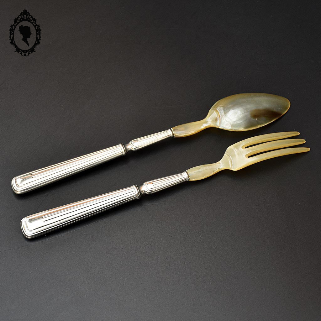 Service de couverts à salade métal argenté corne ou résine vintage ancien