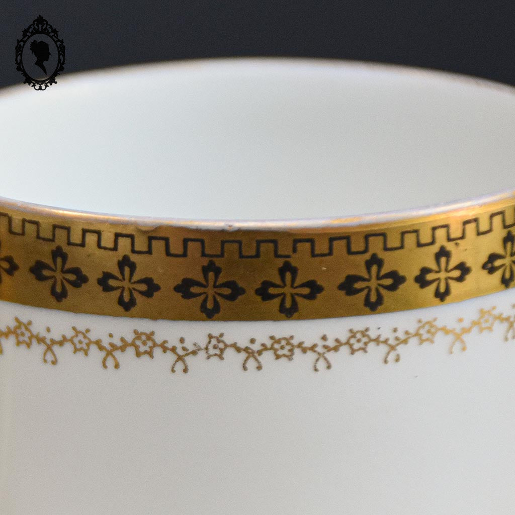 Tasse et sous tasse porcelaine blanche or décor croix G. D et C Limoges France