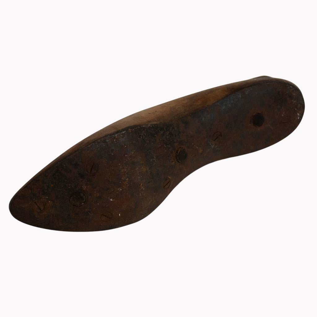 Forme de cordonnier en bois patiné – Charme d’atelier