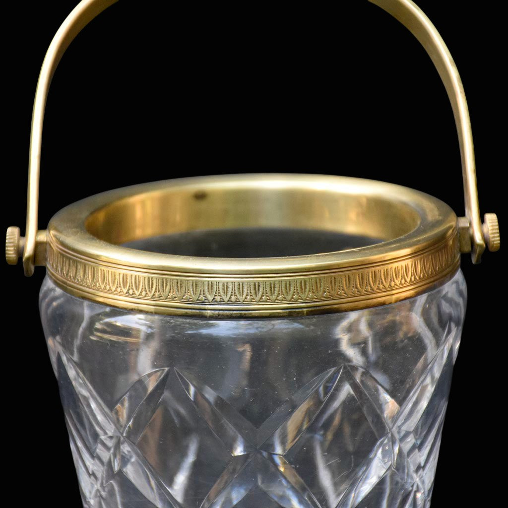 Petit seau à glaçons vintage en cristal ciselé et laiton doré avec anse