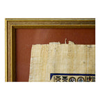 Tableau sur papyrus à décor égyptien, encadré doré