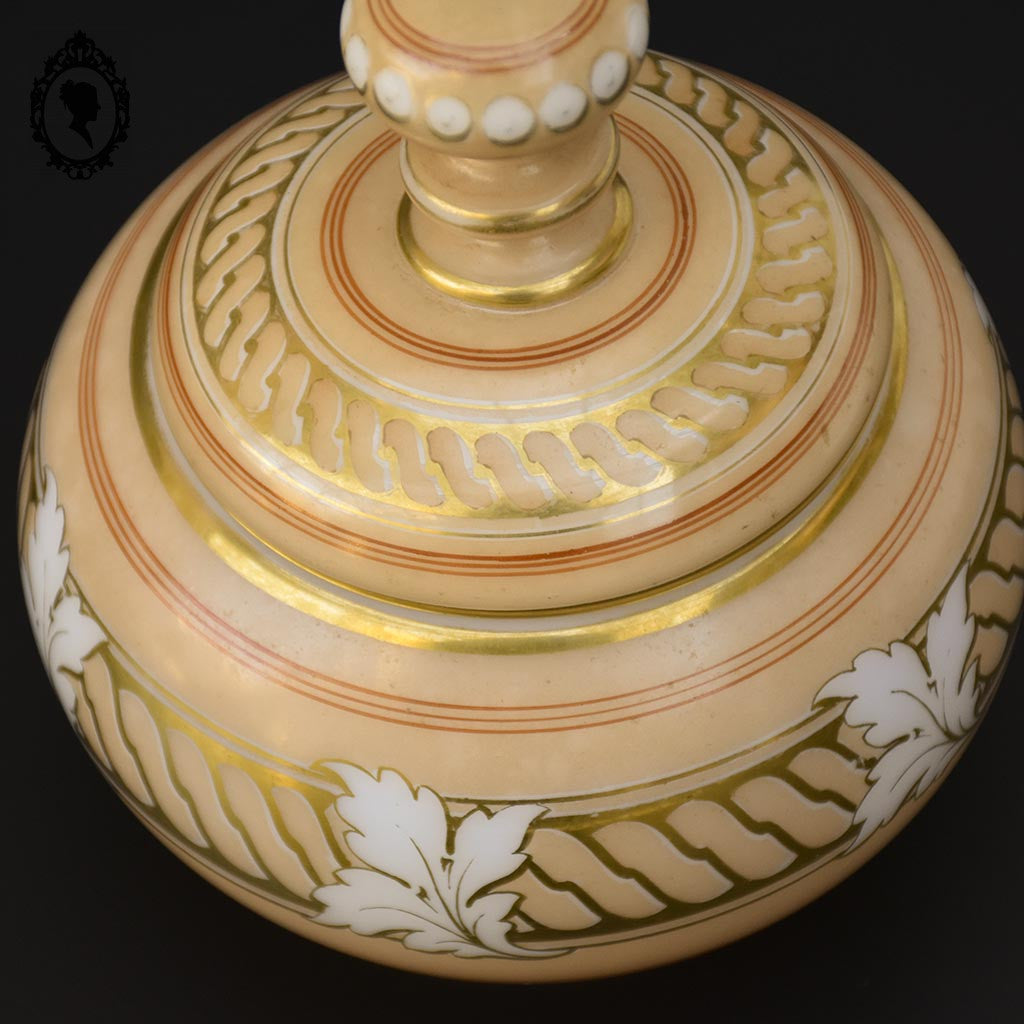 Ancienne bonbonnière boite à bijoux rose saumon or en opaline avec feuilles d’acanthe