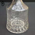 Belle carafe ancienne en verre blanc très épais avec bouchon Art déco
