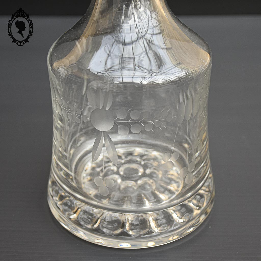 Belle carafe ancienne en verre blanc très épais avec bouchon Art déco