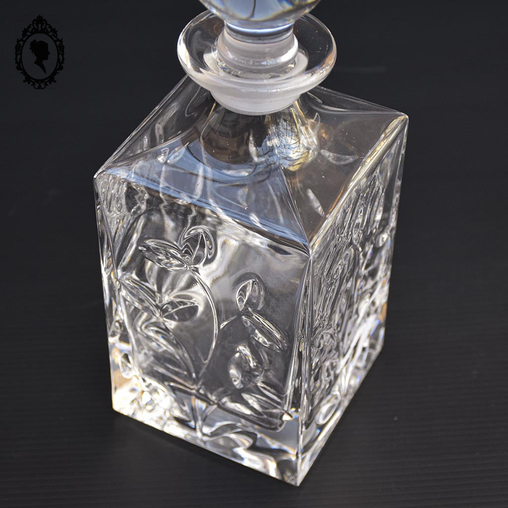Belle carafe motif végétal en cristal avec bouchon rond vintage